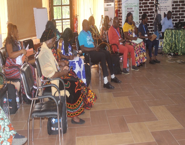 C:\Users\DELL\Documents\Site Peace Work Africa\2025 Publications\atelier annuel 2025\Image salle.JPG