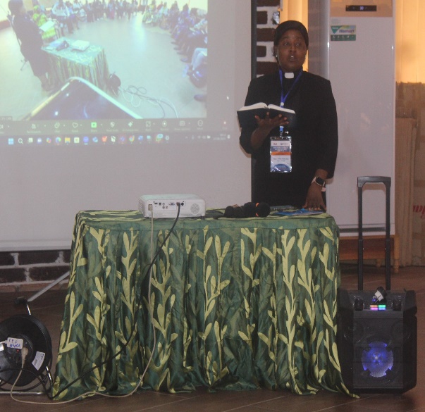 C:\Users\DELL\Documents\Site Peace Work Africa\2025 Publications\atelier annuel 2025\image reverend.JPG