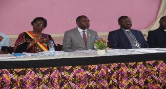 Une image contenant habits, personne, Visage humain, homme

Le contenu généré par l’IA peut être incorrect.